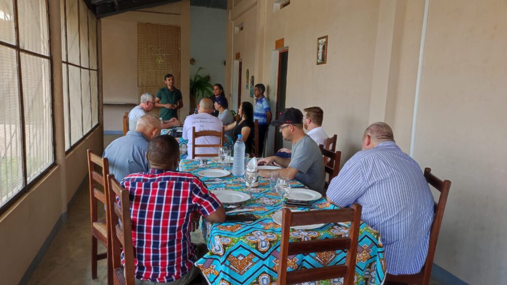Almoco na comunidade Nova Alianca