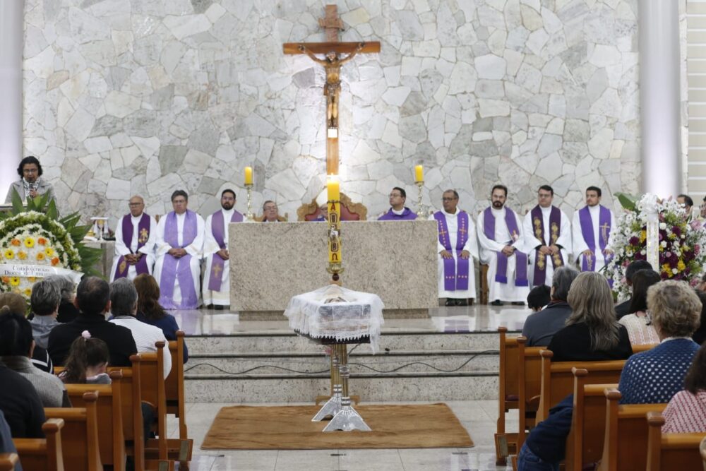 Missas de corpo presente marcam o velório do Padre Pintenho