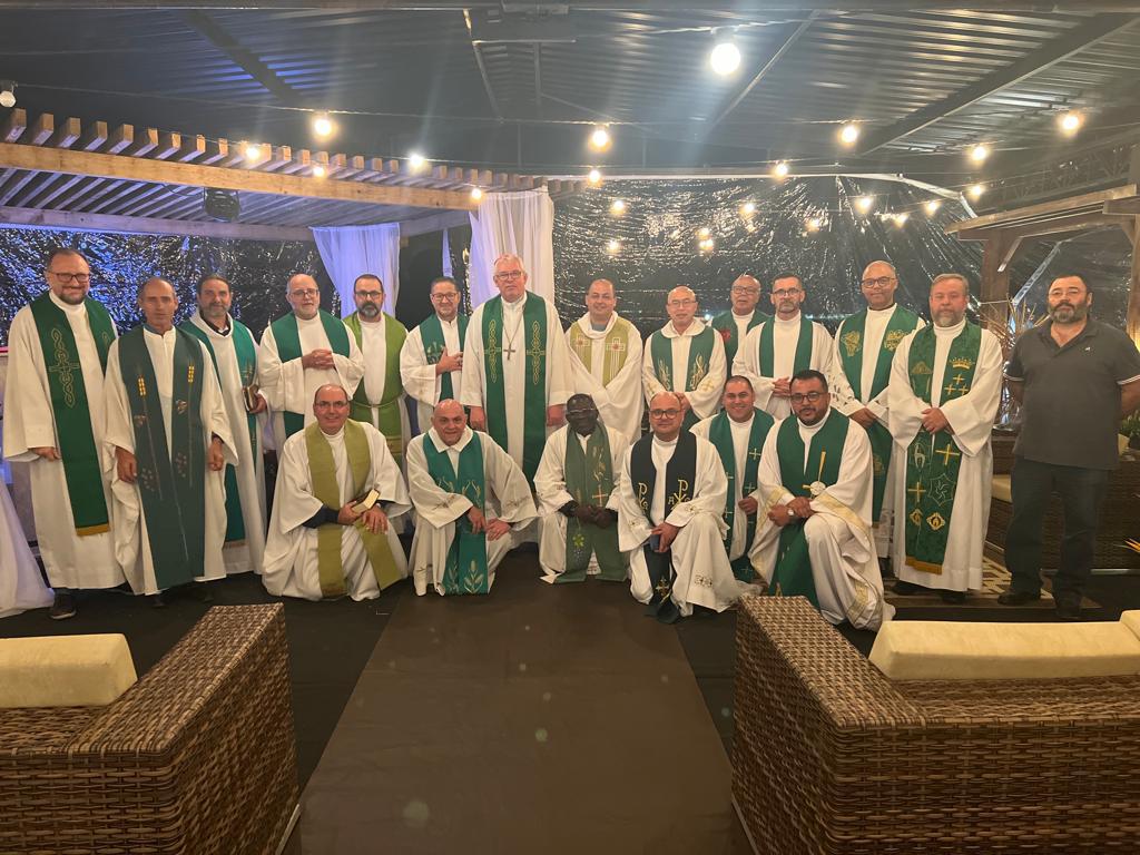 Padres participam da 4ª edição da “Formação Integral para Presbíteros”