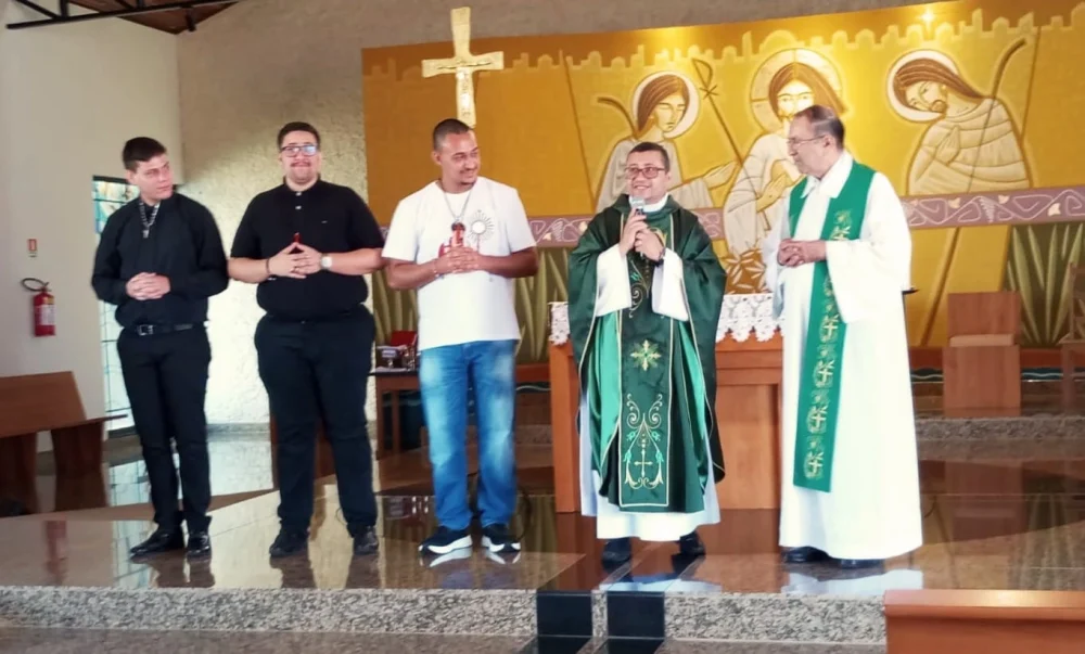 Novos seminaristas são acolhidos com Santa Missa em Umuarama