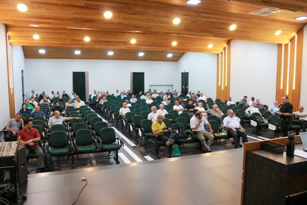 Bispo se reúne com o clero para 1ª reunião do ano