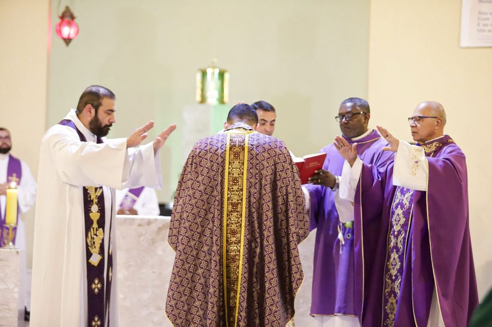 Fé e compromisso: Padre Murilo parte em missão para terras amazônicas
