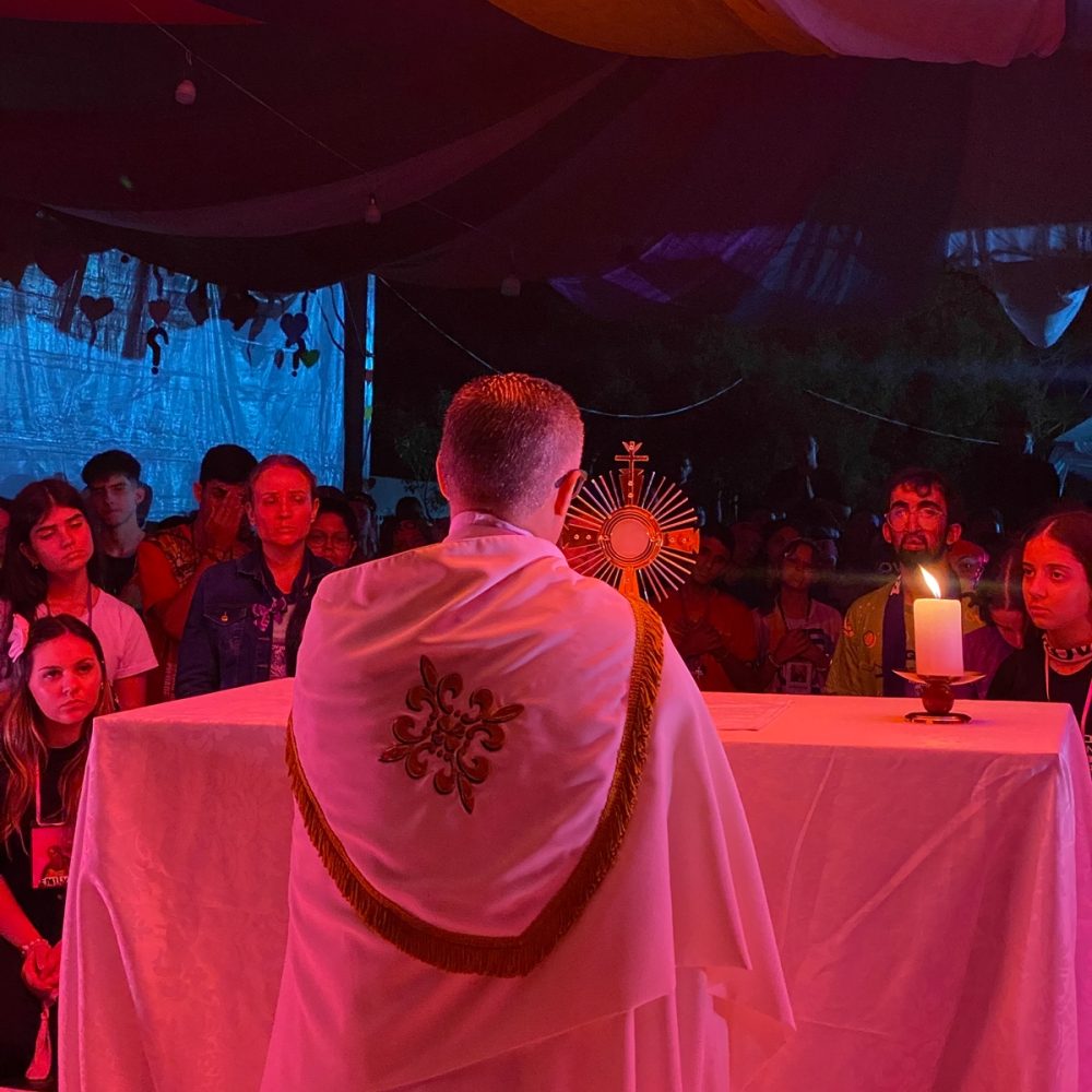 Jovens se reúnem em Retiro de Opção de Vida