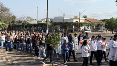 Fiéis se reúnem em Tapira para o Jubileu dos Movimentos