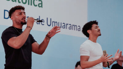 Noite Carismática promovida pela RCC da Diocese de Umuarama reúne fiéis de toda a região